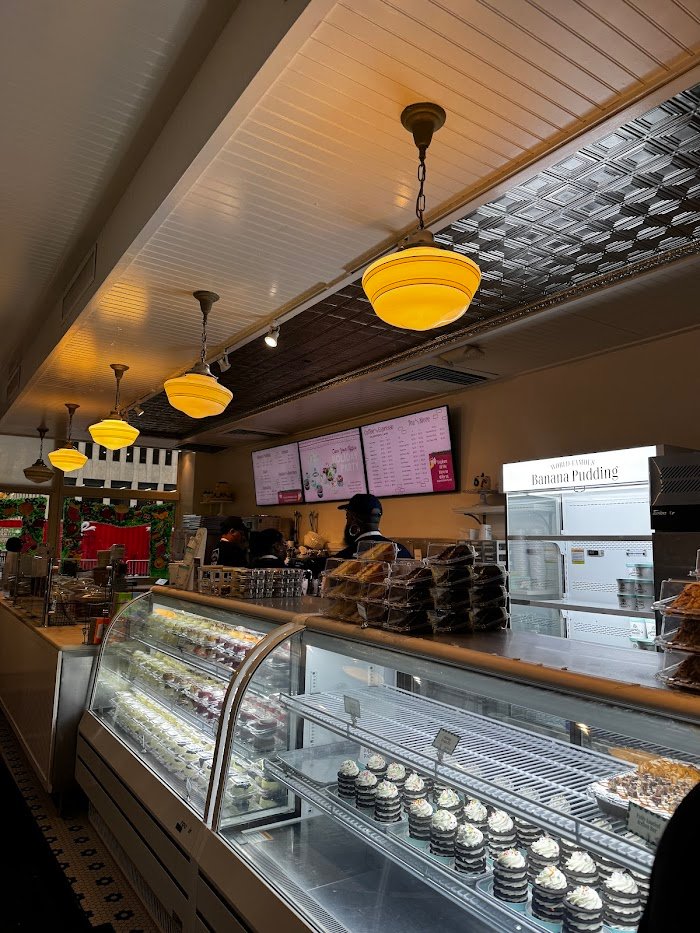 Magnolia Bakery Rockefeller Center Review: New York's Finest Bakery Indulgence Unveiled