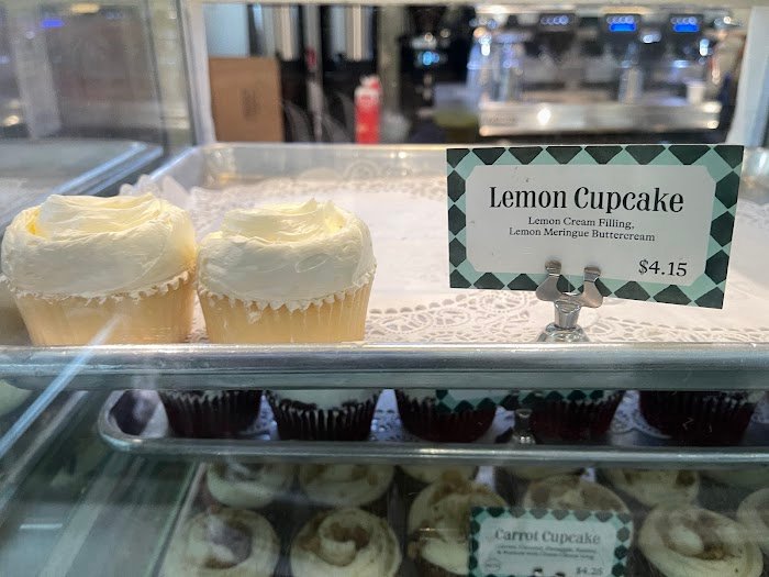 Magnolia Bakery Rockefeller Center Review: New York's Finest Bakery Indulgence Unveiled