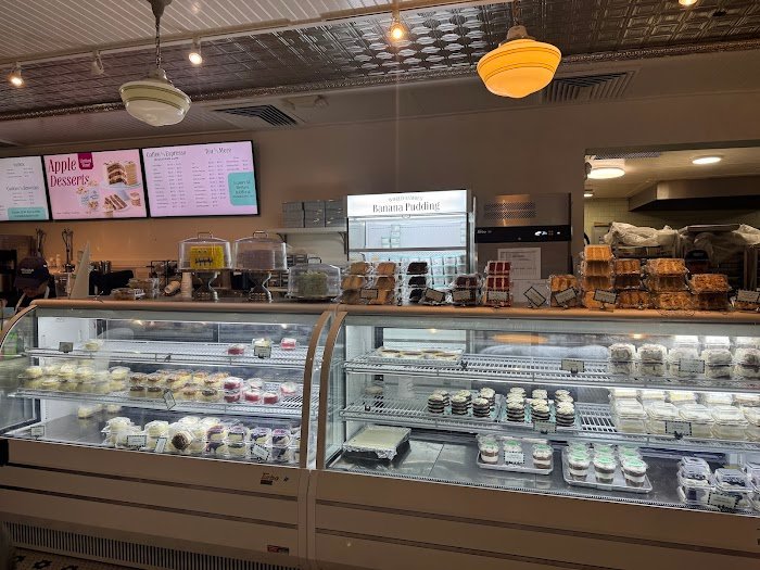 Magnolia Bakery Rockefeller Center Review: New York's Finest Bakery Indulgence Unveiled