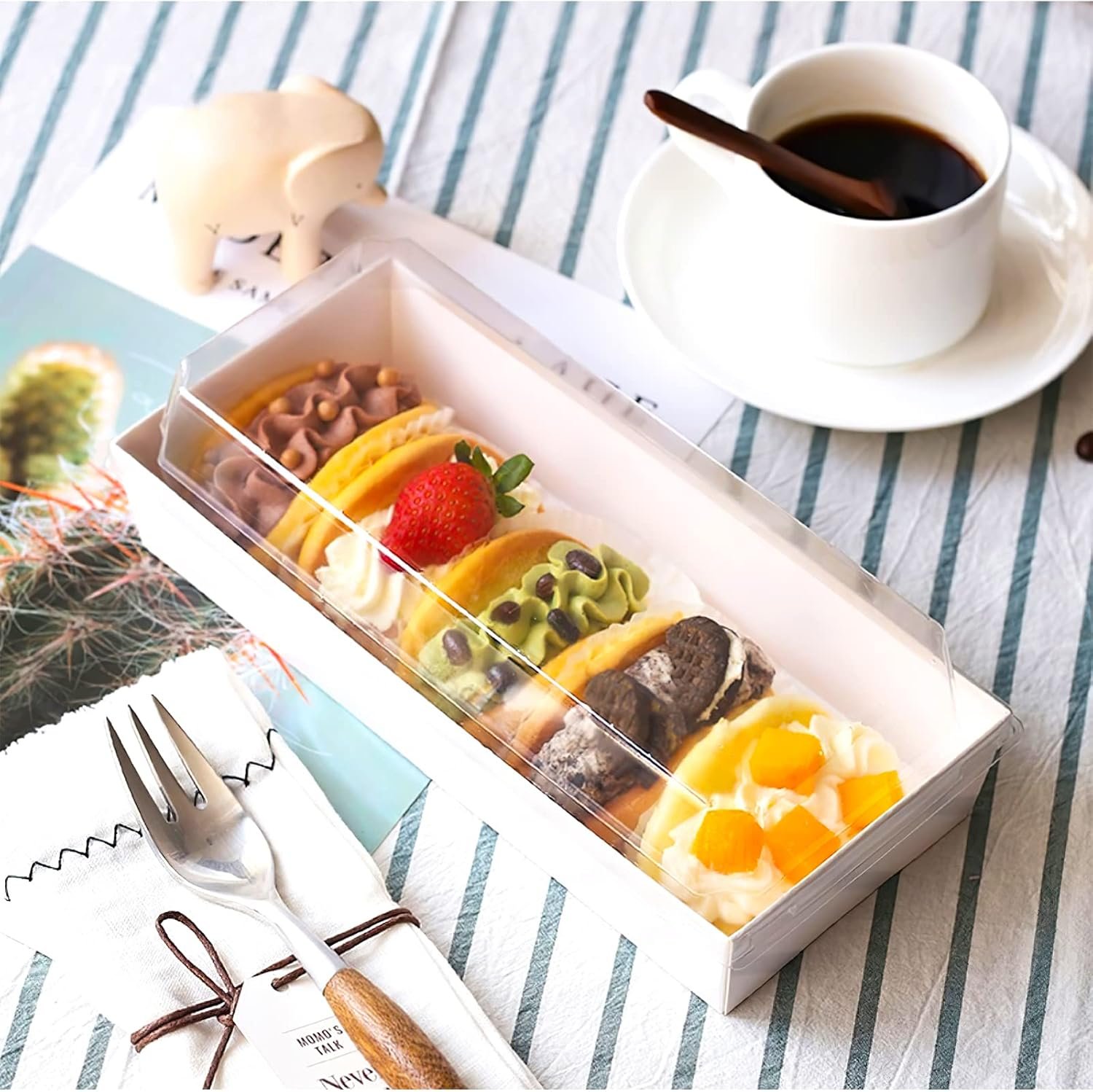 Wholesale 50-Pack Charcuterie Boxes with Clear Lids White Bakery Cookie Treat Containers for Pastry Sandwich Cupcakes Strawberries Desserts Factory