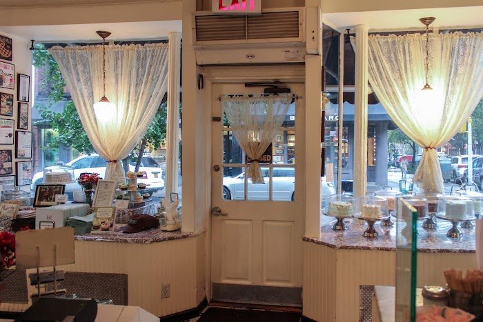 Magnolia Bakery Review: NYC's Supreme Bakery Indulgence Revealed