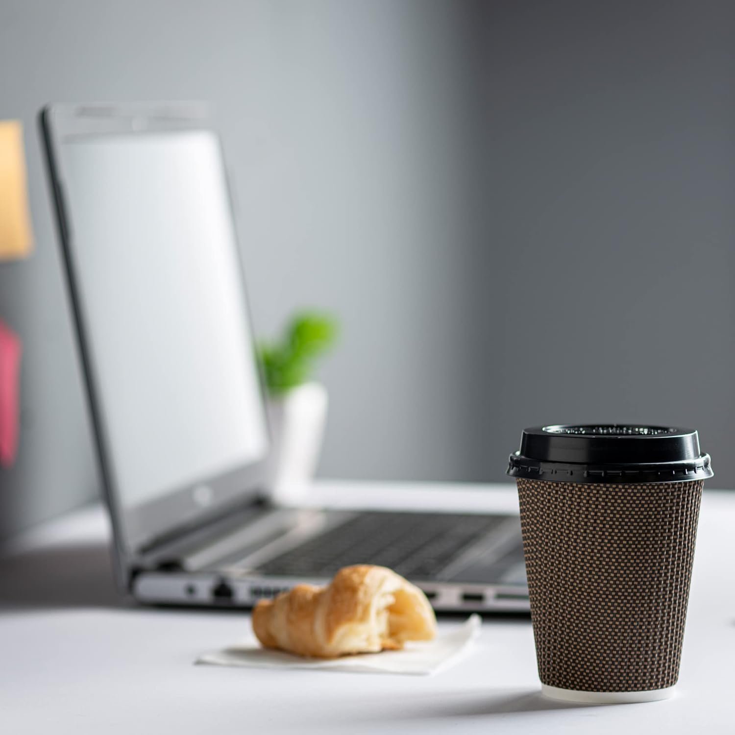 Wholesale 12 oz Insulated Brown Patterned Ripple Paper Hot Coffee Cups with Lids 50 Sets Lids Color Varies Perfect for Beverages Travel Office Factory