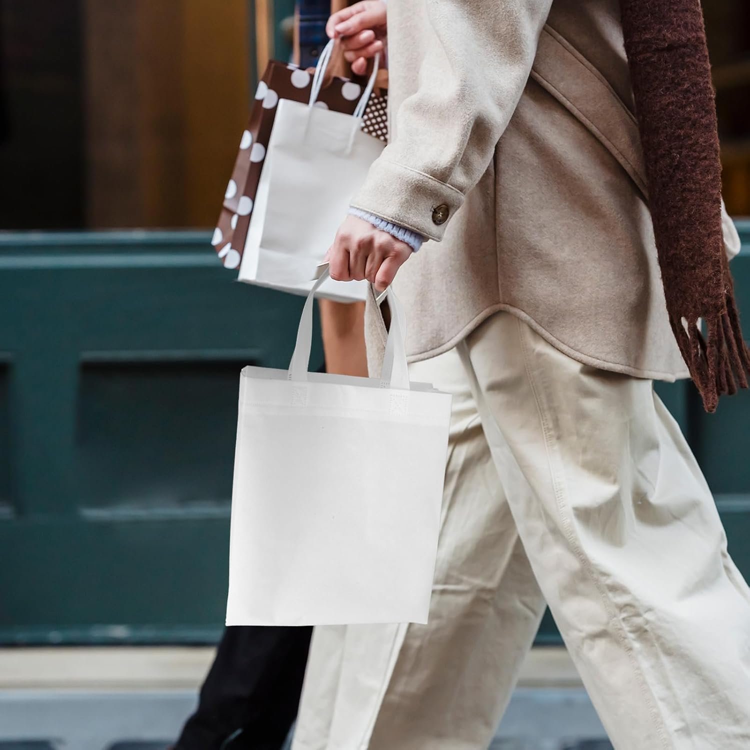 Wholesale 50pcs White Non-Woven Reusable Grocery Tote Bags with Handles for Shopping Party Gifts Holiday Festival Birthday Factory