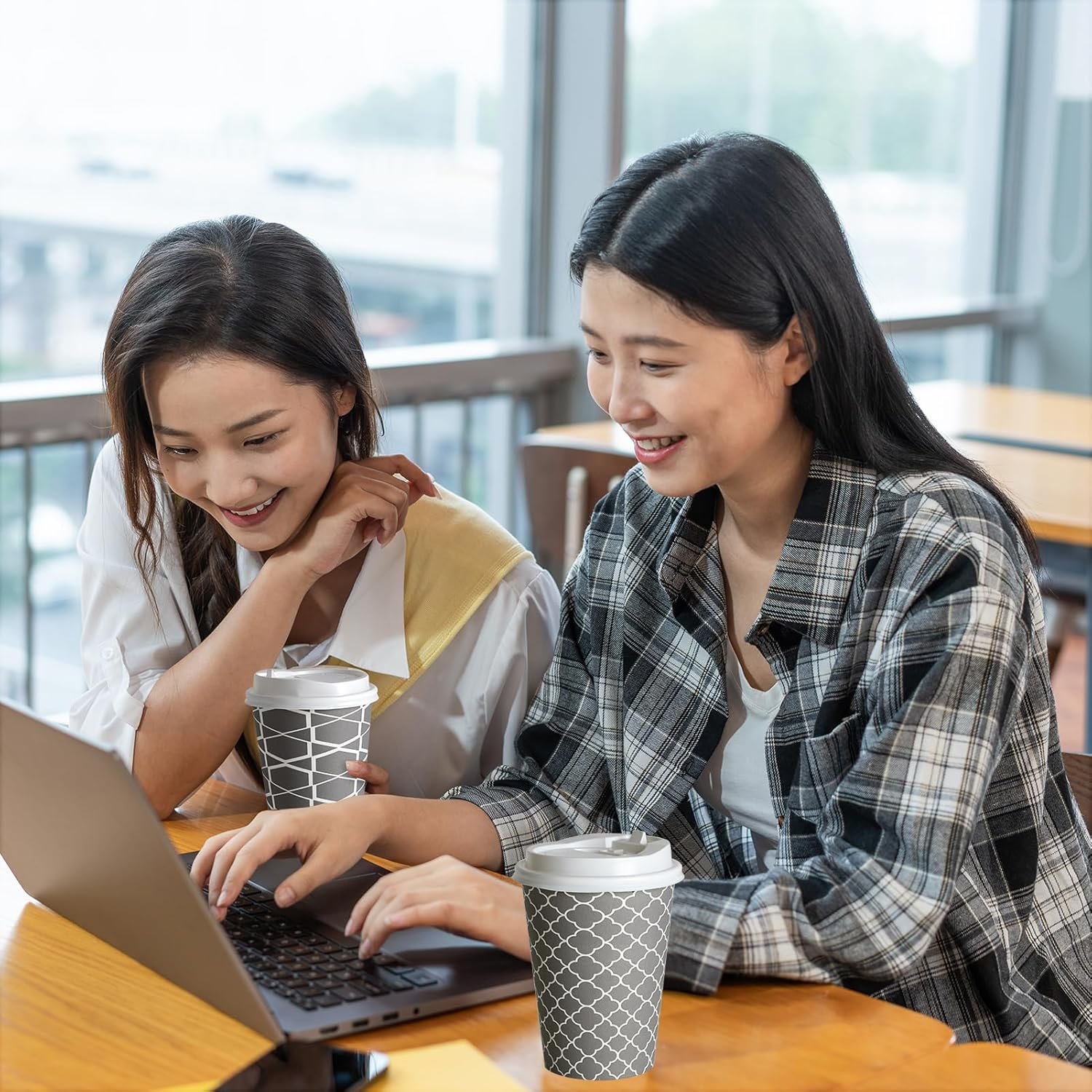 Wholesale 12oz Disposable Paper Coffee Cups with Lids 100 Sets To Go for Espresso Tea Beverages Cafes Offices Home Manufacturer