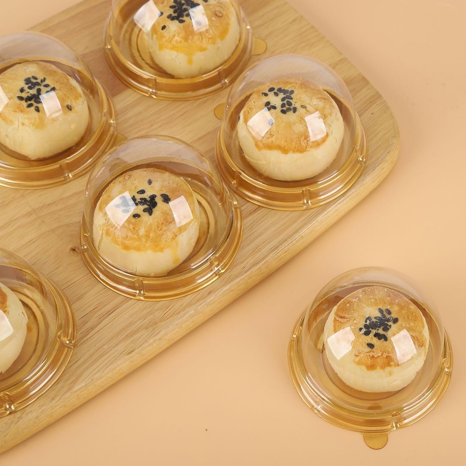 Wholesale 50 Pack 2 Inch Clear Plastic Mini Dome Cake Boxes for Muffins Cookies Wedding Birthday Gifts Gold Factory