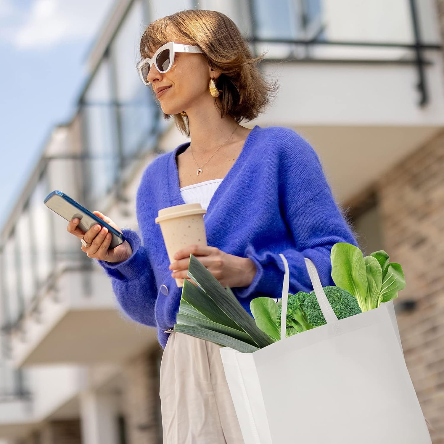 Wholesale 30 Pcs Large Reusable Non Woven Gift Bags with Handles 14.5 x 14 x 6.6'' for Christmas Birthday Party Favors White Factory