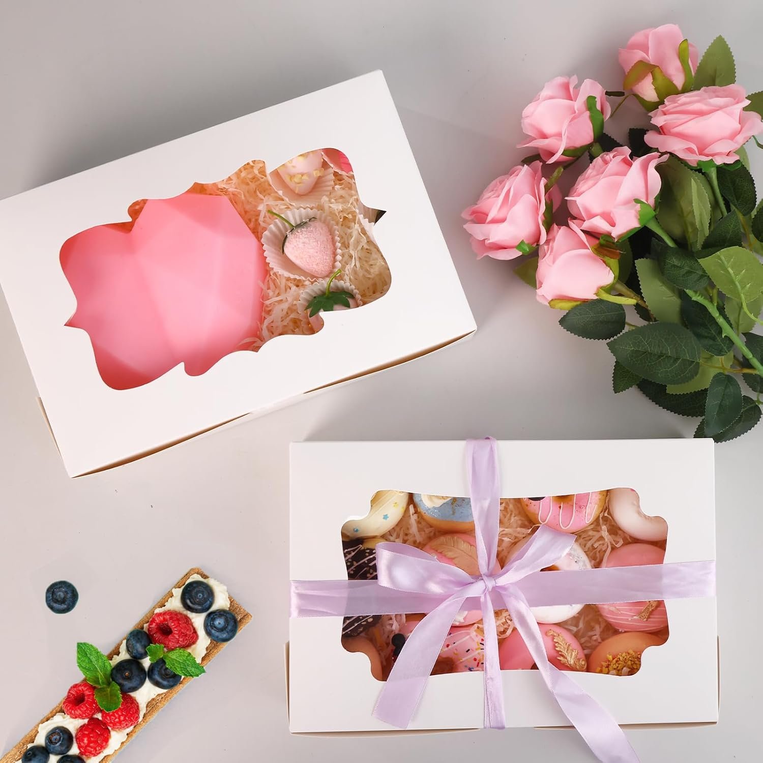 Wholesale 60pcs 12x8x2.5 Inch Bakery Cookie Boxes 3 Styles Treat Containers with Window for Candies Chocolate Strawberries Cakes Muffins Donuts Factory