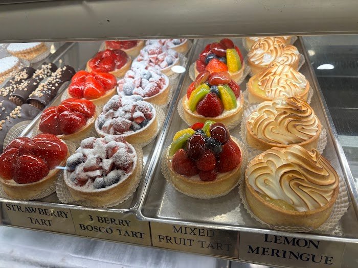 Discovering Ferrara Bakery & Cafe: New York's Timeless Pastry Paradise Review