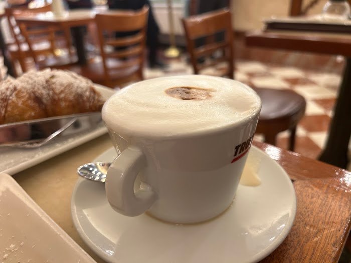 Discovering Ferrara Bakery & Cafe: New York's Timeless Pastry Paradise Review