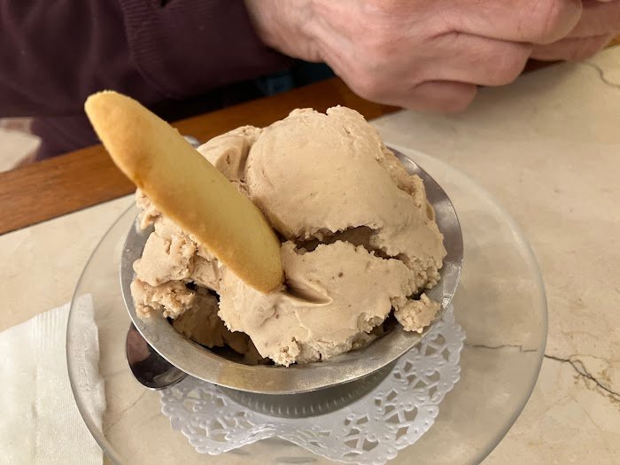 Discovering Ferrara Bakery & Cafe: New York's Timeless Pastry Paradise Review