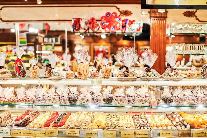 Discovering Ferrara Bakery & Cafe: New York's Timeless Pastry Paradise Review