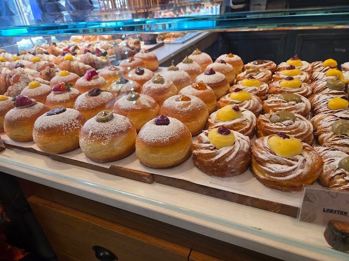 Zeppola Bakery Review: Unveiling the Sweetest Italian Delights at 499 7th Ave, NYC