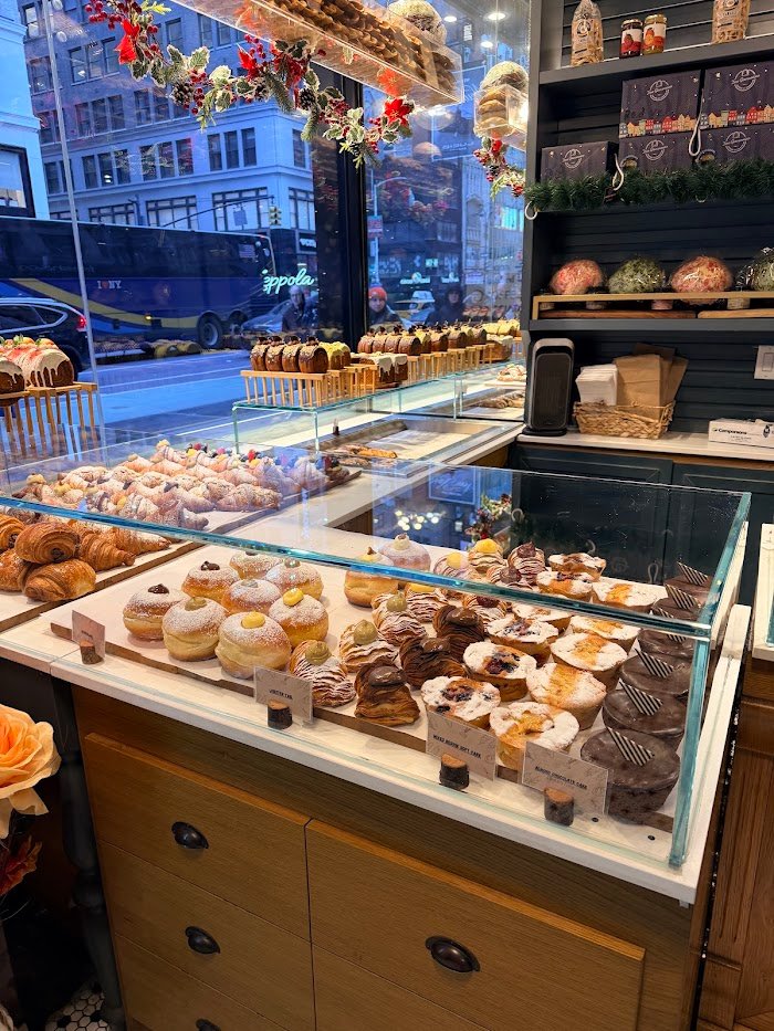 Zeppola Bakery Review: Unveiling the Sweetest Italian Delights at 499 7th Ave, NYC