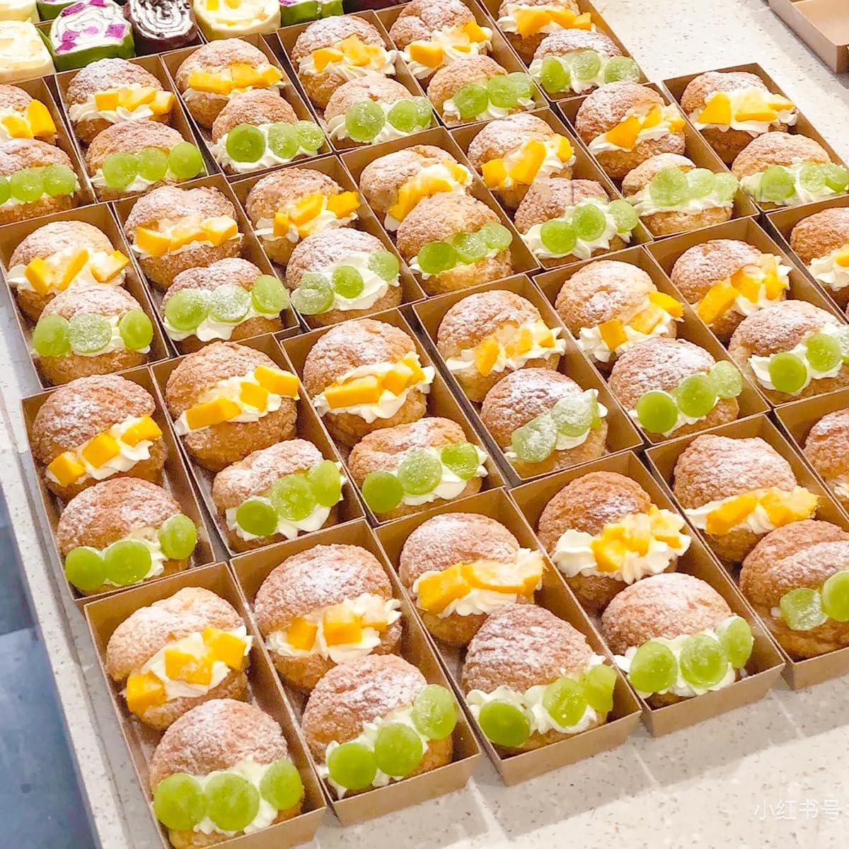 Wholesale 6 x 3 Inch Dessert Boxes with Clear Lids 50 Pack Paper Charcuterie Containers for 2 Cupcakes Muffins Sandwiches Strawberries Brown Manufacturer