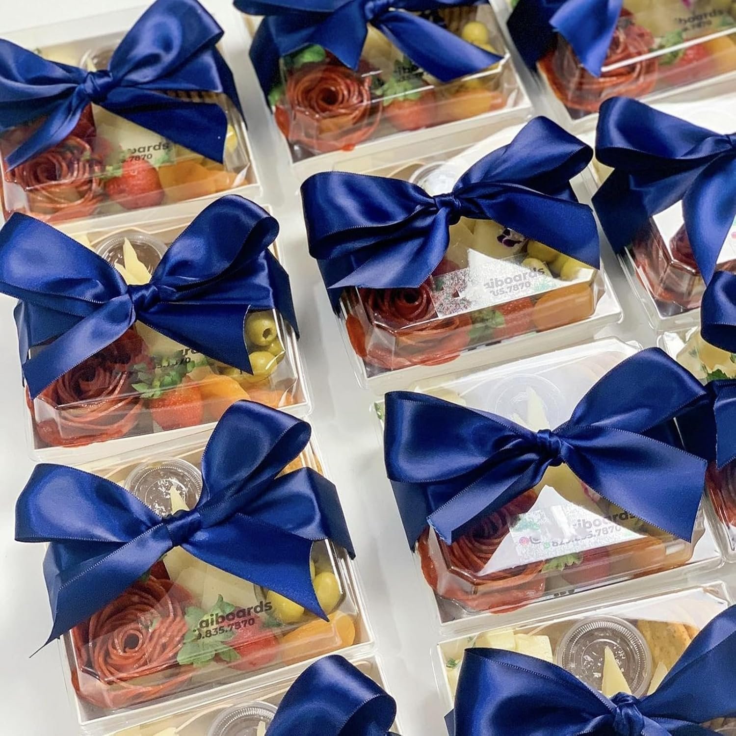 Wholesale 100 Pack 4x4x2.55 Inches Charcuterie Boxes with Clear Lids for Bakery Cookies Chocolate Covered Strawberries Mini Cake Pie Cinnamon Roll Treats Parties Manufacturer