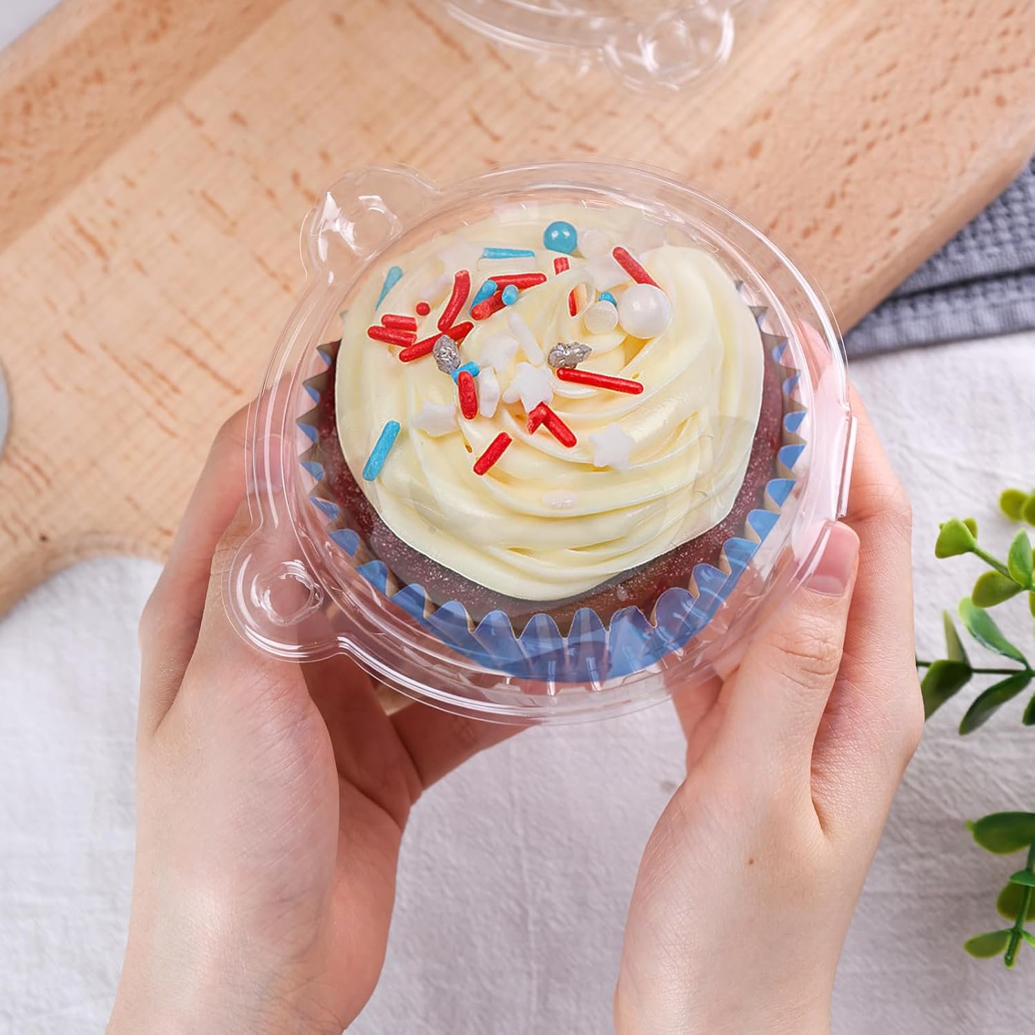 Wholesale 80 Pack Individual Cupcake Containers with Lids 4.3 x 3.2 Inches Clear Plastic Holders for Weddings Baby Showers Birthday Parties Manufacturer