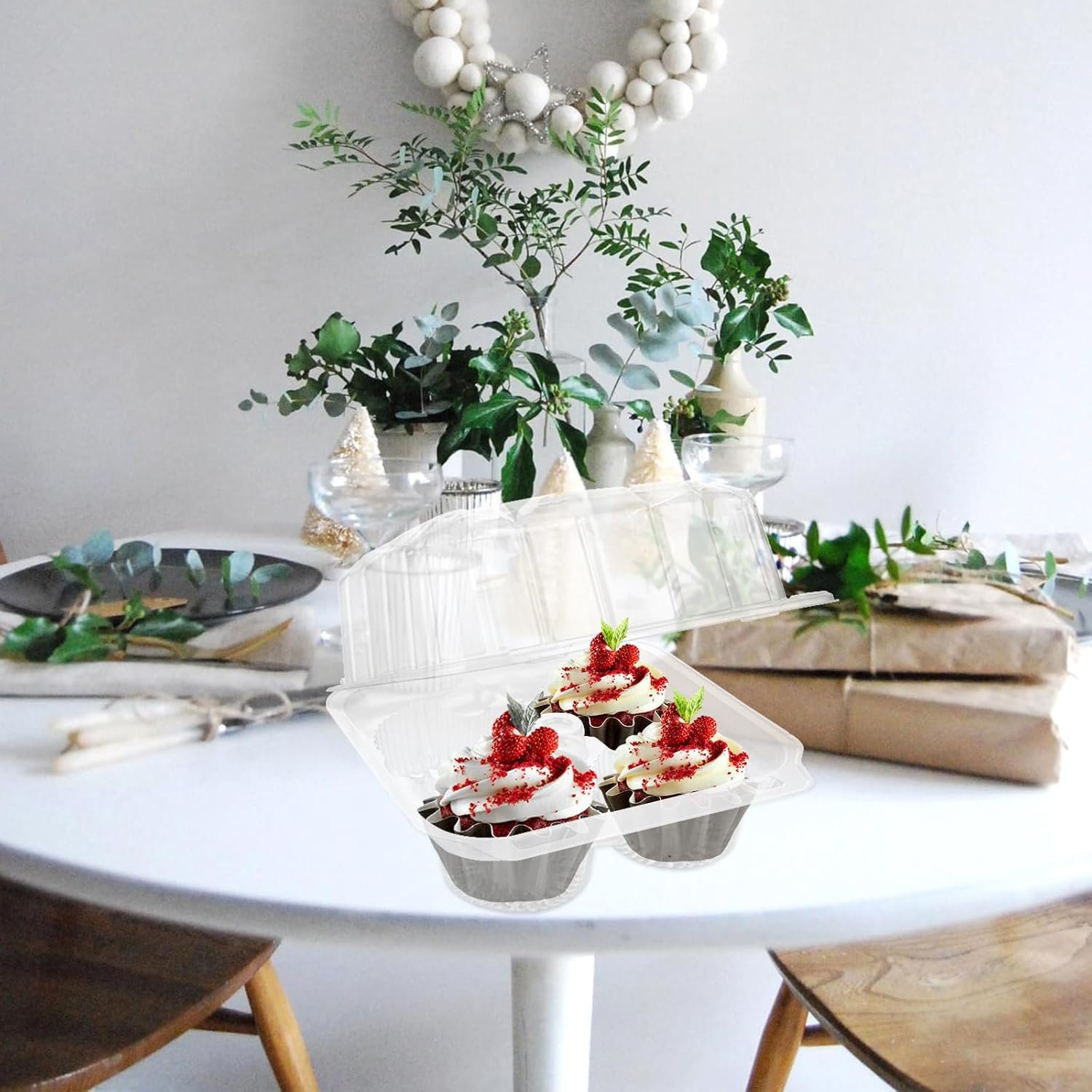 Wholesale 50PCS Clear Plastic 4 Count Cupcake Containers with Lids Holders Boxes Carriers for Bakery Cake Stores Manufacturer