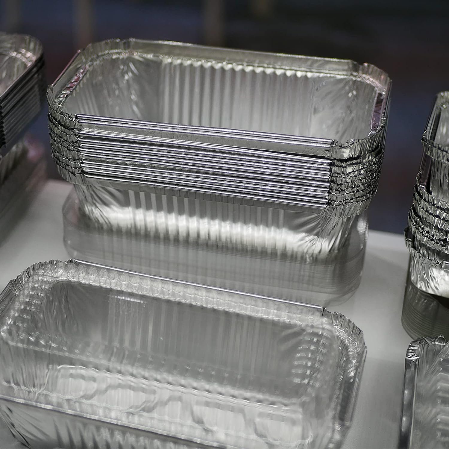 Wholesale 100 Pack 7.8 x 4.53 x 2.17 Inch Disposable Aluminum Loaf Pans with Clear Lids and Strong Seals for Freshness Spill Resistance Manufacturer
