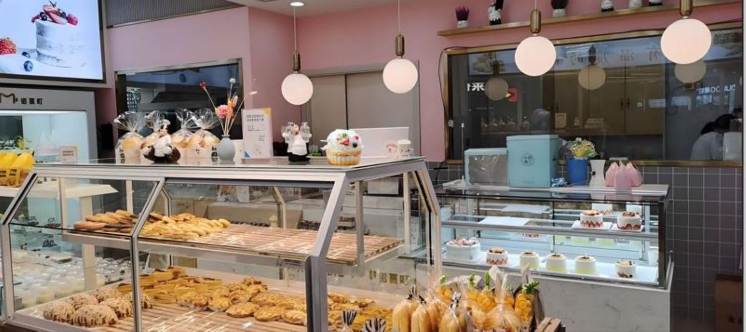 Wholesale 50 Pack Plastic Individual Cupcake Muffin Dome Holders Manufacturer