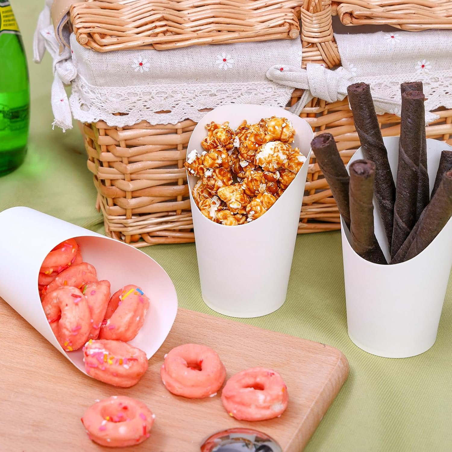 Wholesale 60pcs 12oz Charcuterie Cups with Sticks and 200pcs Cocktail Picks White Disposable Kraft Paper French Fry Holders for Party Appetizers Snacks Desserts Popcorn Manufacturer Wholesale 60pcs 12oz Charcuterie Cups with Sticks and 200pcs Cocktail Picks White Disposable Kraft Paper French Fry Holders for Party Appetizers Snacks Desserts Popcorn Manufacturer