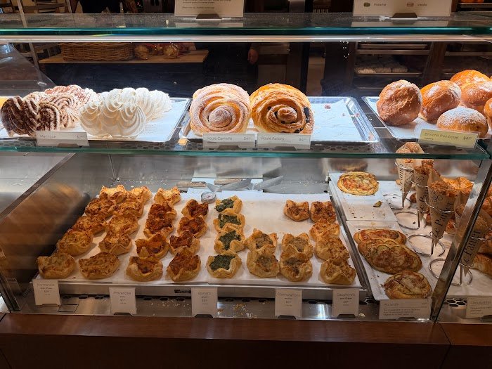 Le Panier Bakery Review: Seattle's Pike Place Gem for Unrivaled French Delights